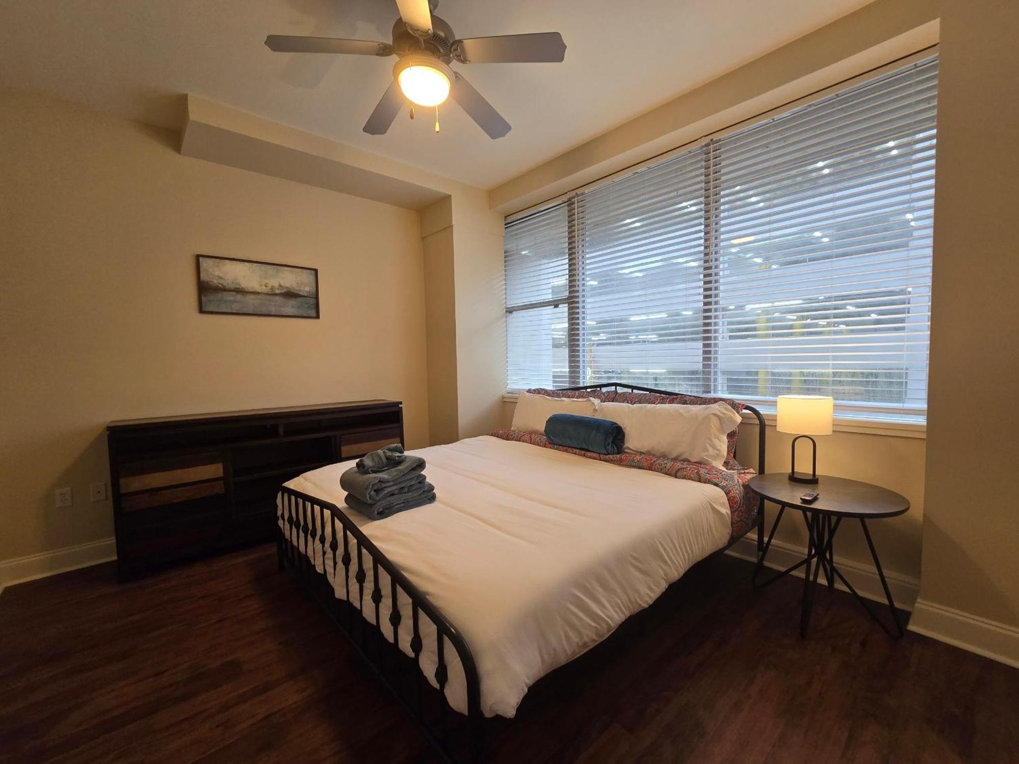 Amazing Condos Beautiful View 2 Blocks To French Quarter, Small Rooftop Pool, Gym, Seanger Theater, Super Dome, And Bourbon St New Orleans Rom bilde