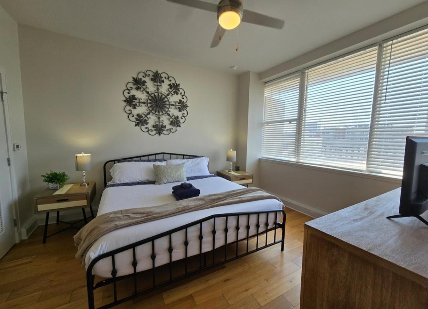 Amazing Condos Beautiful View 2 Blocks To French Quarter, Small Rooftop Pool, Gym, Seanger Theater, Super Dome, And Bourbon St New Orleans Rom bilde