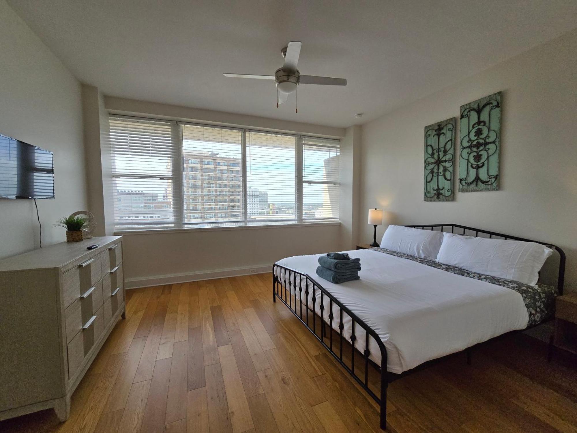 Amazing Condos Beautiful View 2 Blocks To French Quarter, Small Rooftop Pool, Gym, Seanger Theater, Super Dome, And Bourbon St New Orleans Rom bilde