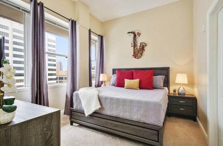 Amazing Condos Beautiful View 2 Blocks To French Quarter, Small Rooftop Pool, Gym, Seanger Theater, Super Dome, And Bourbon St New Orleans Eksteriør bilde
