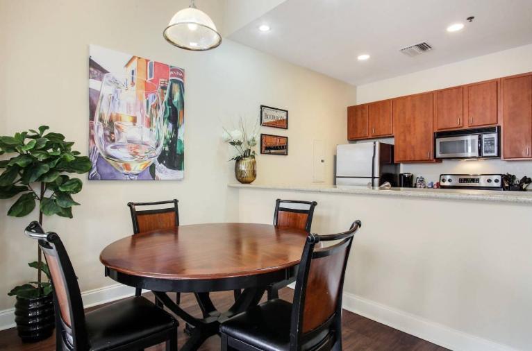 Amazing Condos Beautiful View 2 Blocks To French Quarter, Small Rooftop Pool, Gym, Seanger Theater, Super Dome, And Bourbon St New Orleans Eksteriør bilde