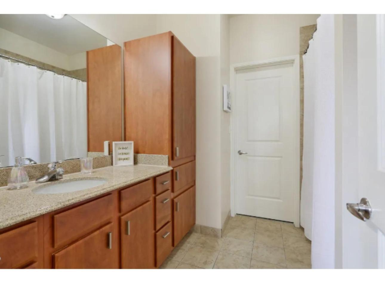 Amazing Condos Beautiful View 2 Blocks To French Quarter, Small Rooftop Pool, Gym, Seanger Theater, Super Dome, And Bourbon St New Orleans Rom bilde