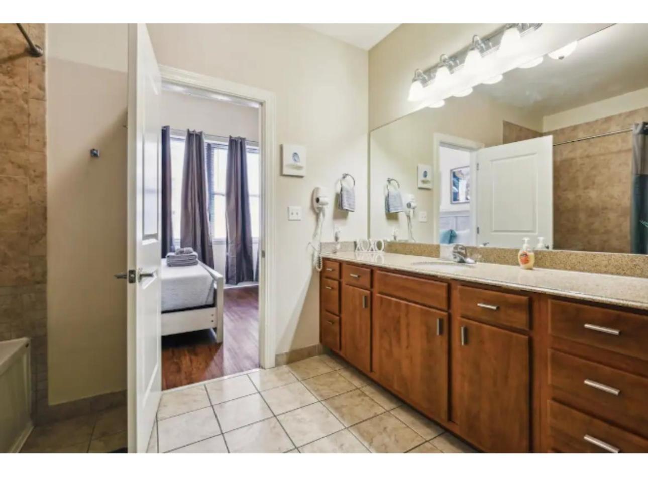 Amazing Condos Beautiful View 2 Blocks To French Quarter, Small Rooftop Pool, Gym, Seanger Theater, Super Dome, And Bourbon St New Orleans Rom bilde