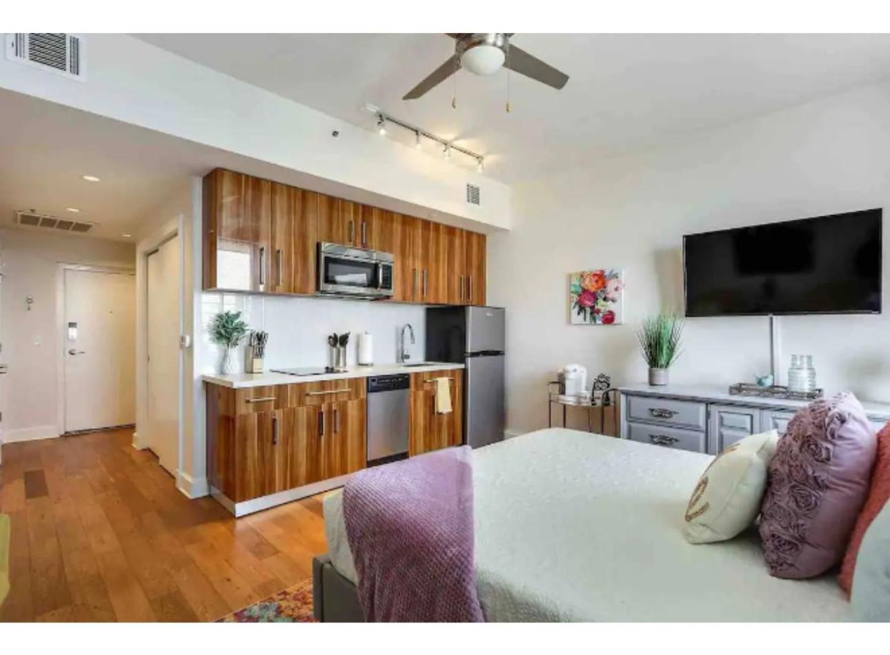 Amazing Condos Beautiful View 2 Blocks To French Quarter, Small Rooftop Pool, Gym, Seanger Theater, Super Dome, And Bourbon St New Orleans Rom bilde